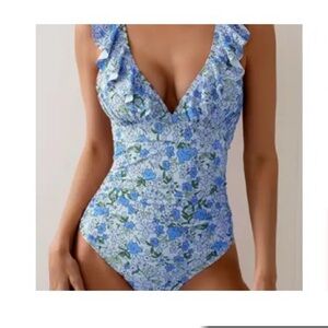 Cute suit worn once